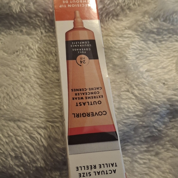 COVERGIRL Precision Fit Concealer - Light Beige - Picture 4 of 5